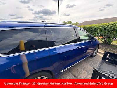2018 Chrysler Pacifica FWD Minivan for sale #CH3316A - photo 2