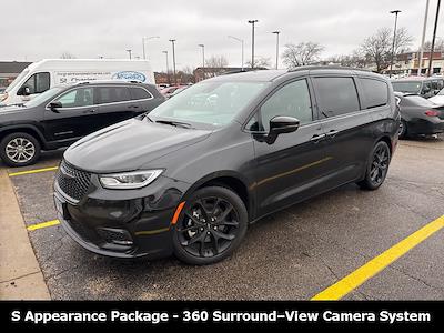Used 2023 Chrysler Pacifica Touring L Minivan for sale #D6400A - photo 1
