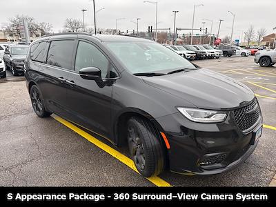 Used 2023 Chrysler Pacifica Touring L Minivan for sale #D6400A - photo 2