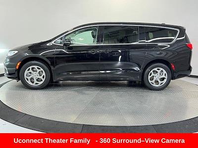 Used 2024 Chrysler Pacifica - photo 1