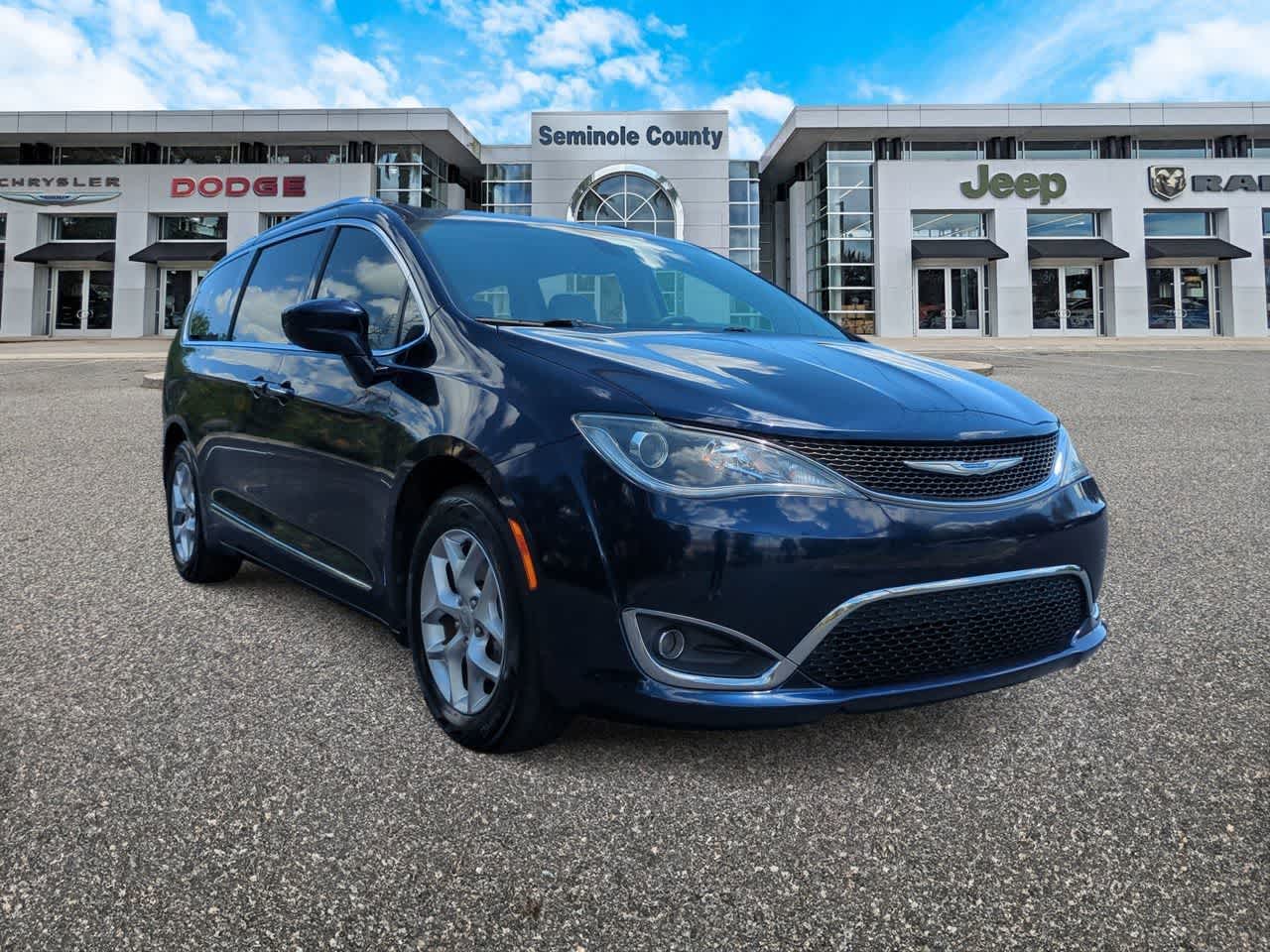 Used 2018 Chrysler Pacifica - photo 2