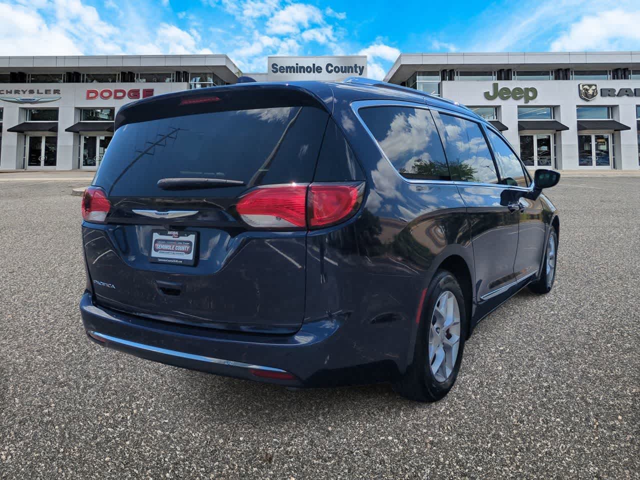 Used 2018 Chrysler Pacifica - photo 10
