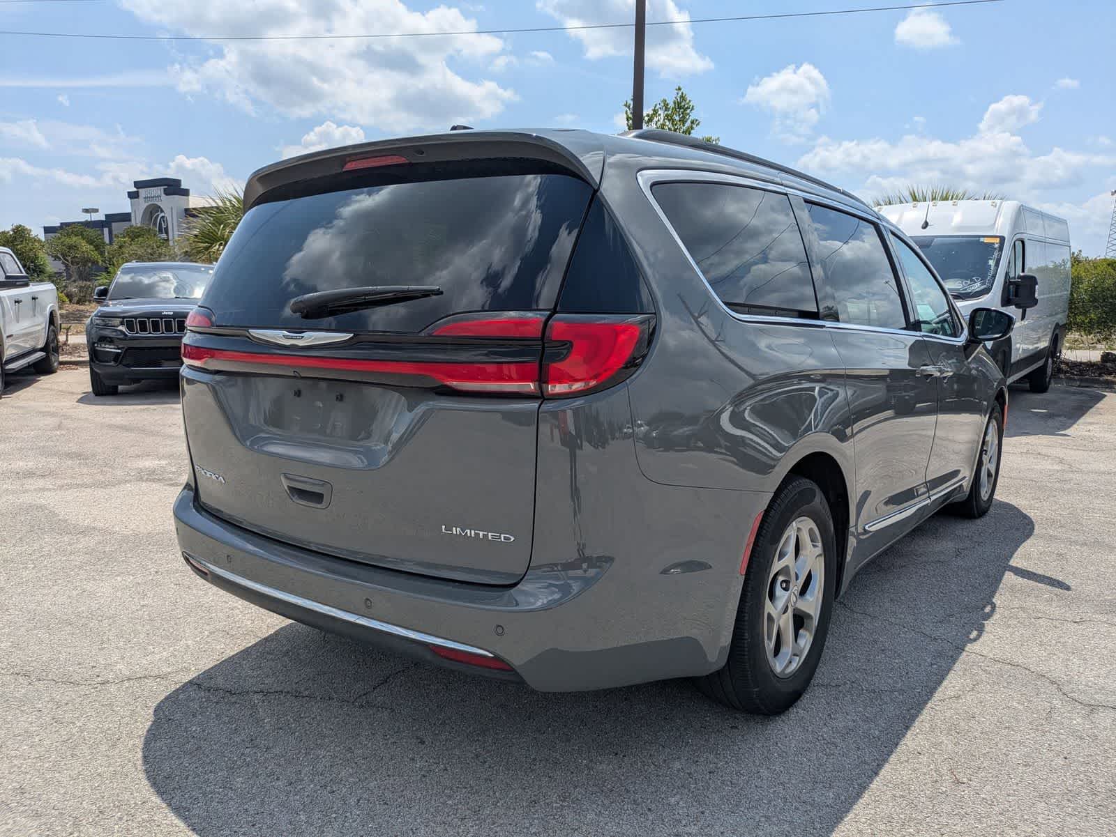 Used 2023 Chrysler Pacifica - photo 6
