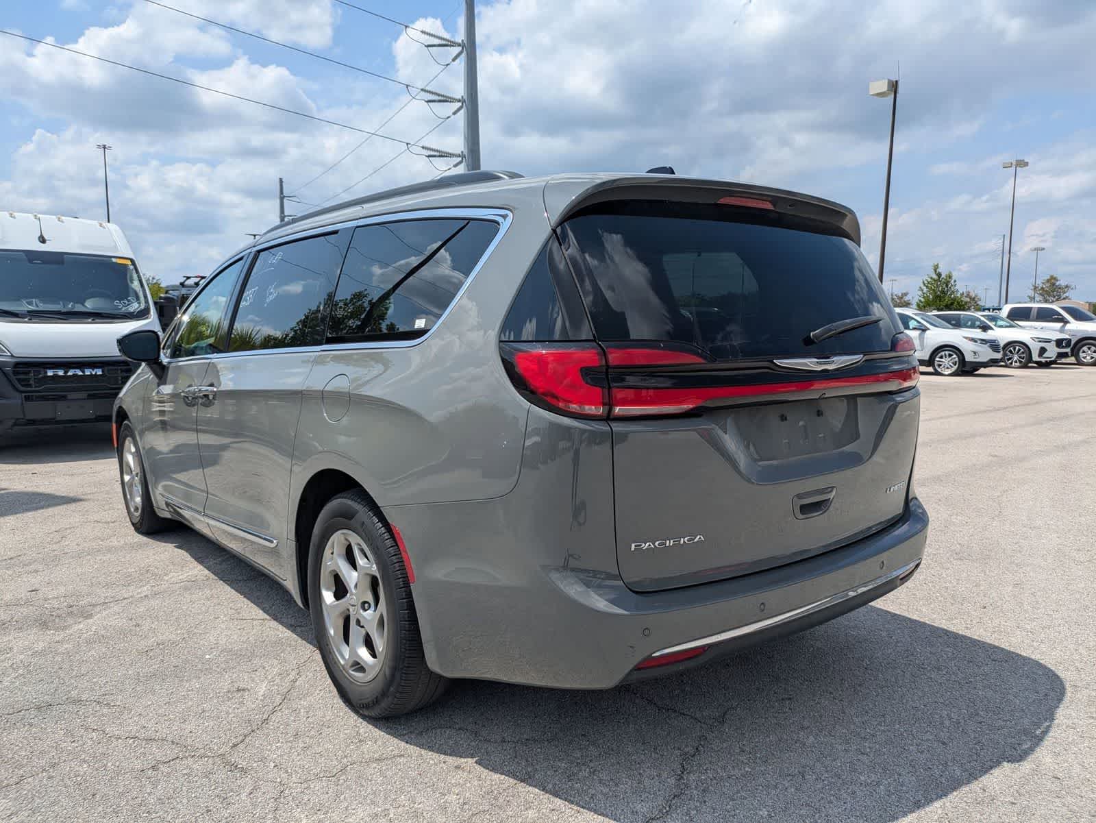 Used 2023 Chrysler Pacifica - photo 8