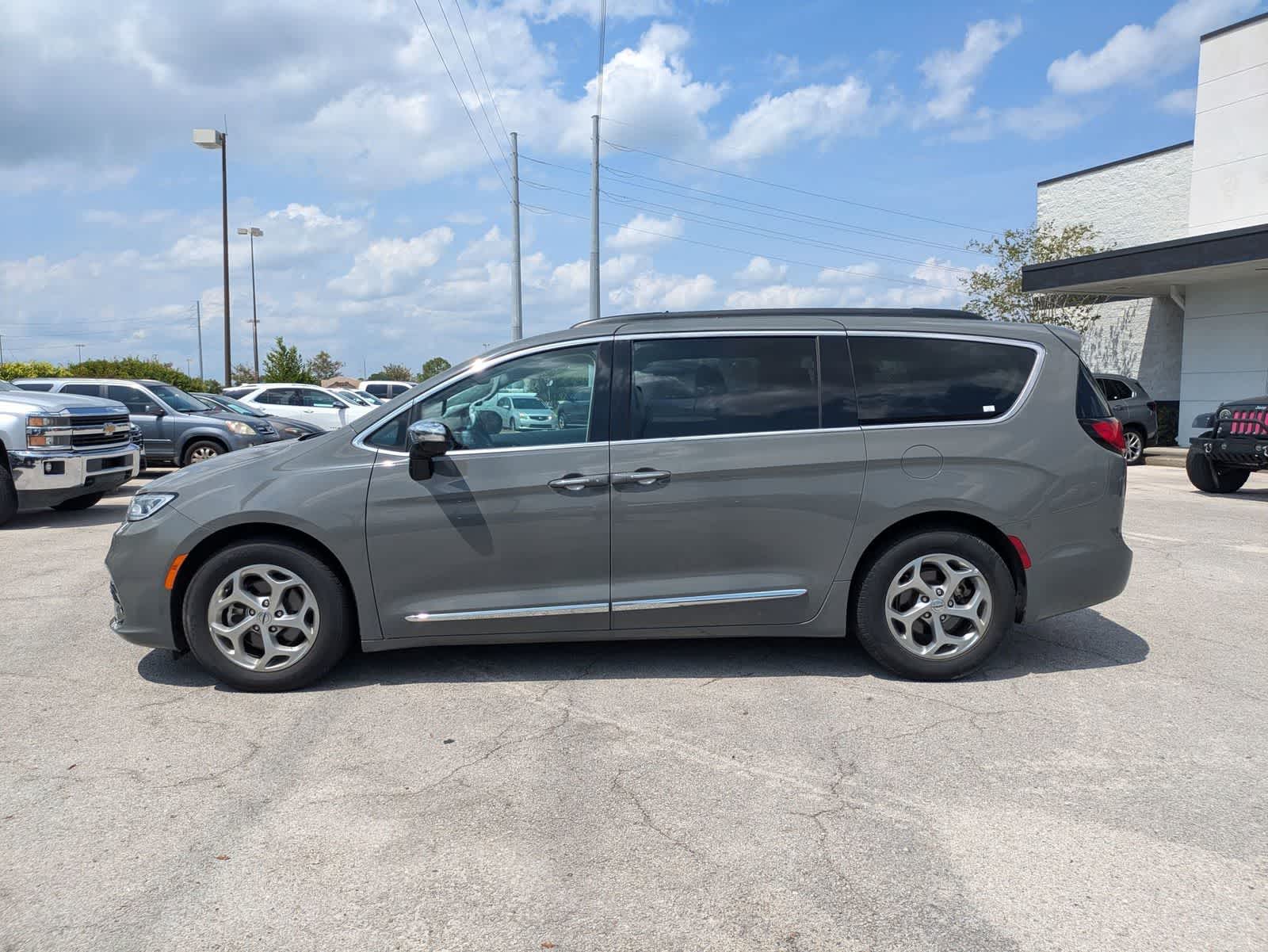 Used 2023 Chrysler Pacifica - photo 9