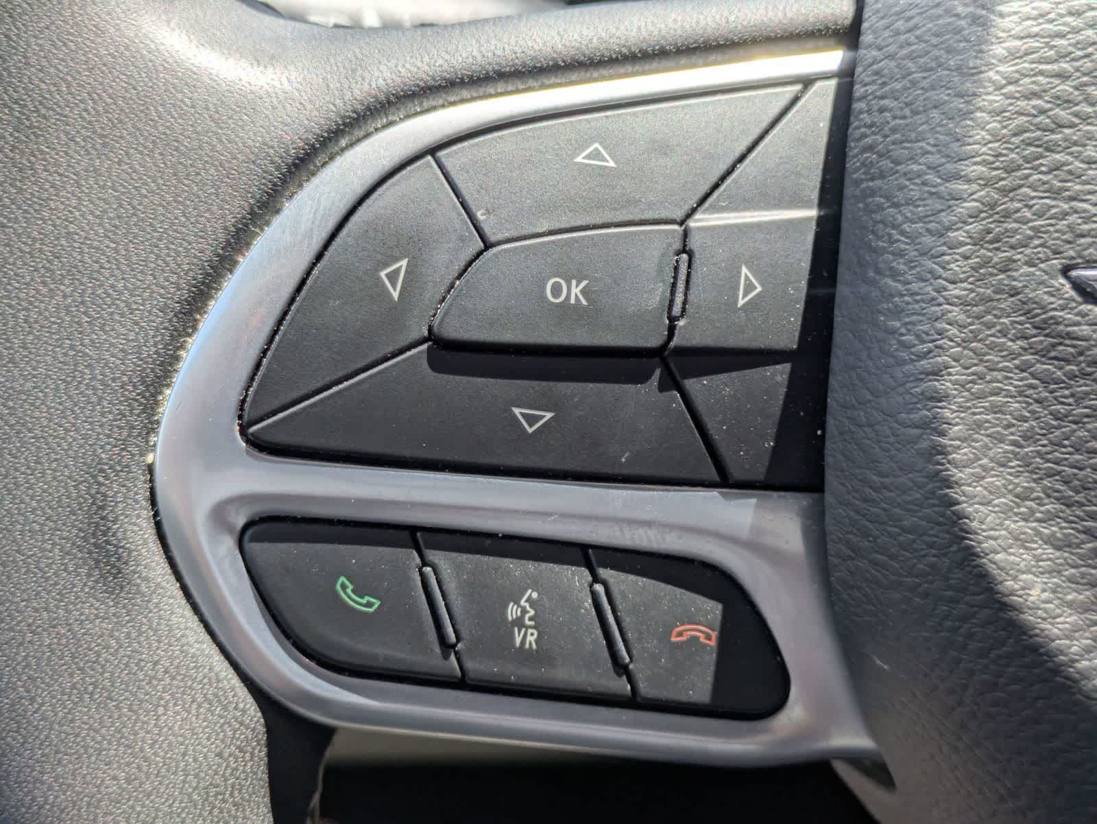 Used 2023 Chrysler Pacifica - photo 10
