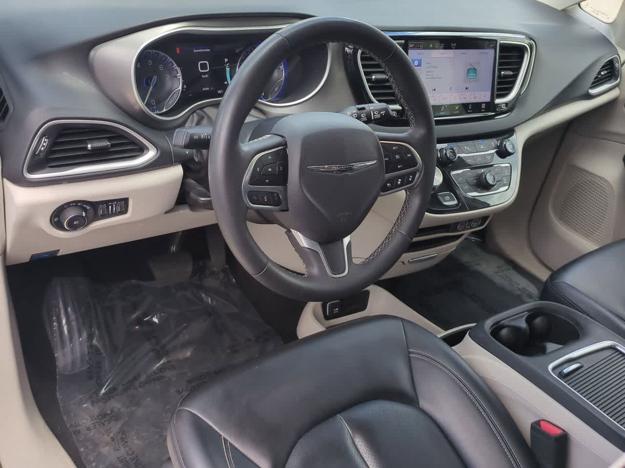 Used 2023 Chrysler Pacifica - photo 12