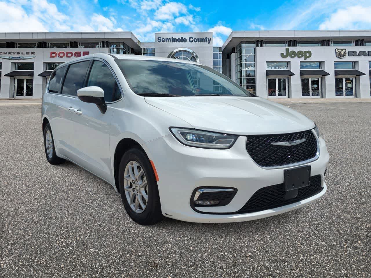 Used 2023 Chrysler Pacifica - photo 5