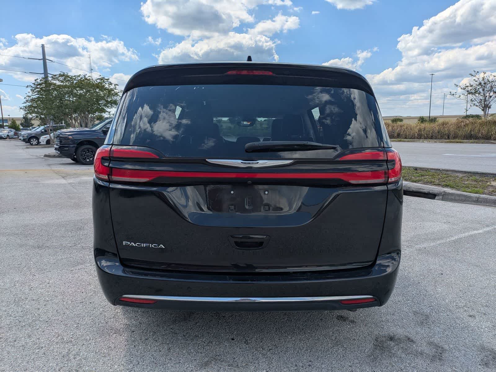 Used 2023 Chrysler Pacifica - photo 7