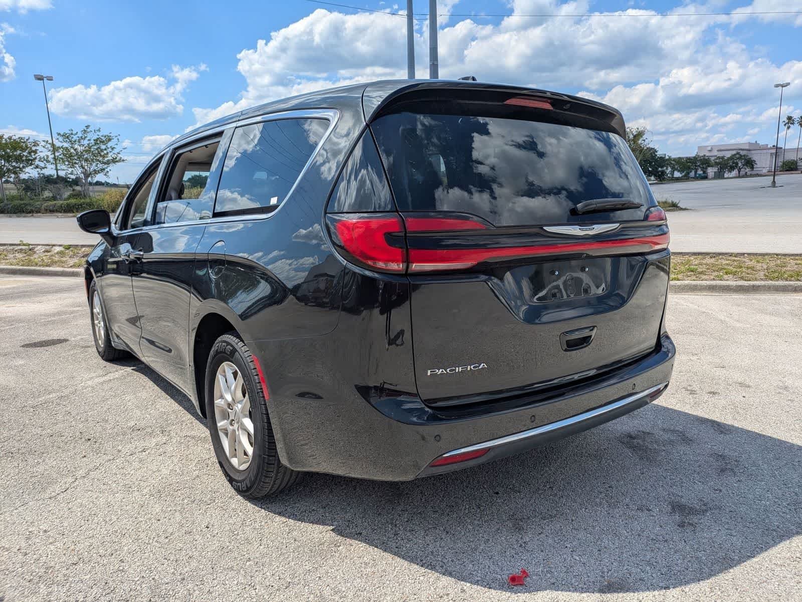 Used 2023 Chrysler Pacifica - photo 8