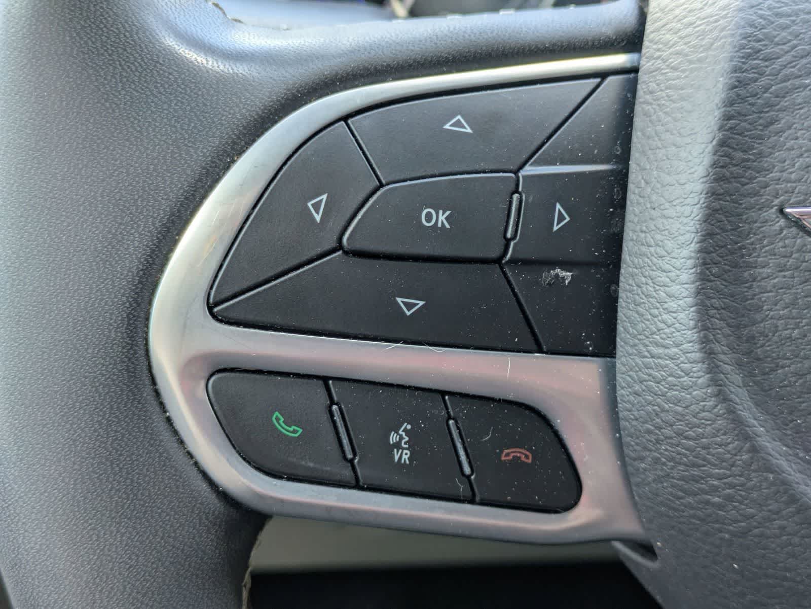 Used 2023 Chrysler Pacifica - photo 10