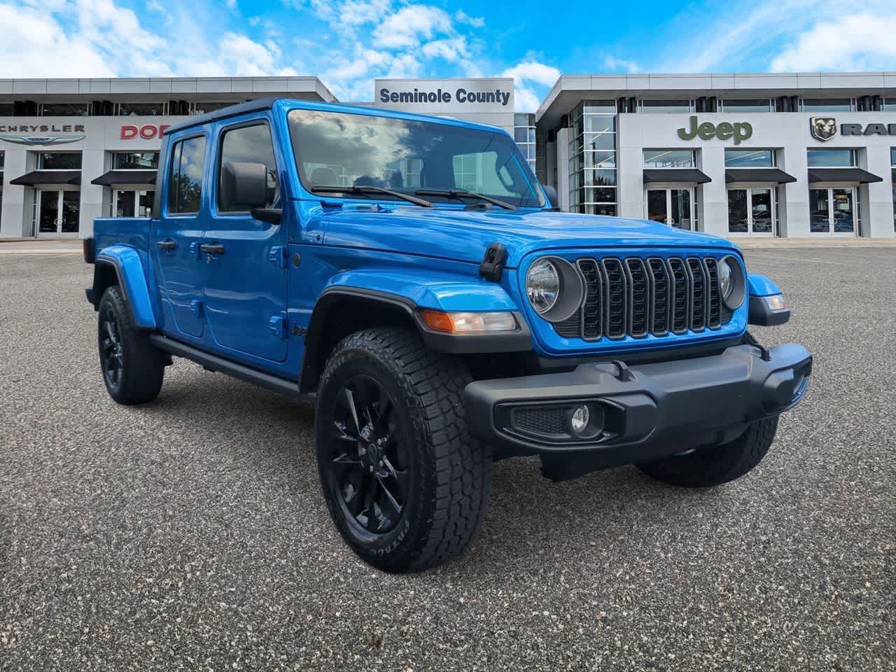 Used 2025 Jeep Gladiator - photo 5