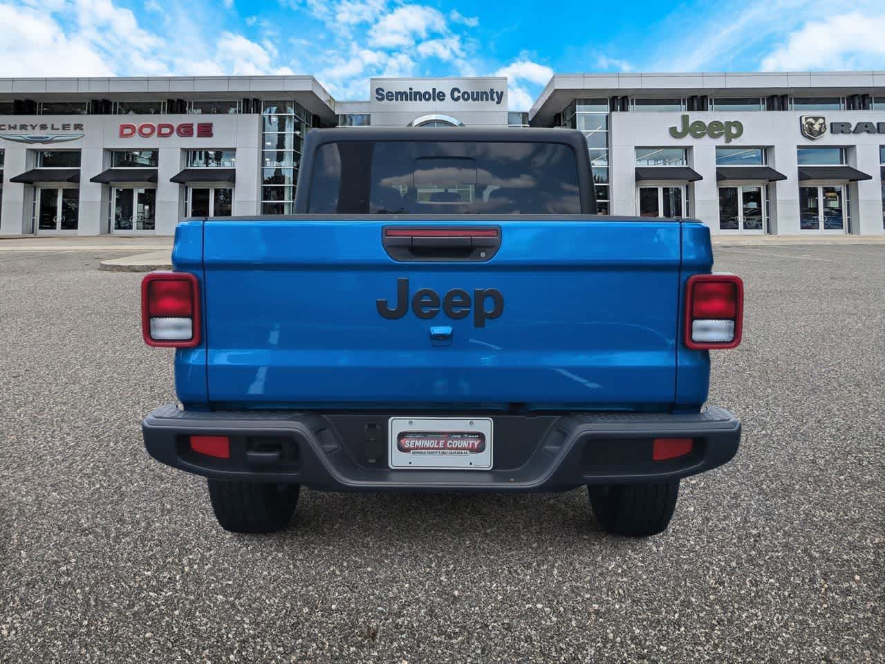 Used 2025 Jeep Gladiator - photo 6
