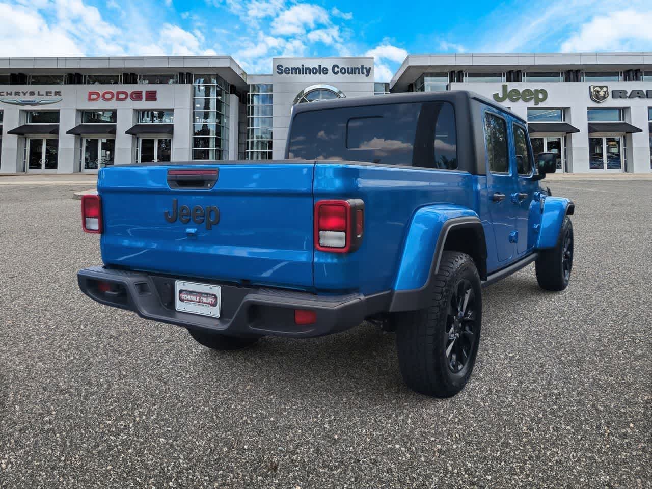 Used 2025 Jeep Gladiator - photo 7