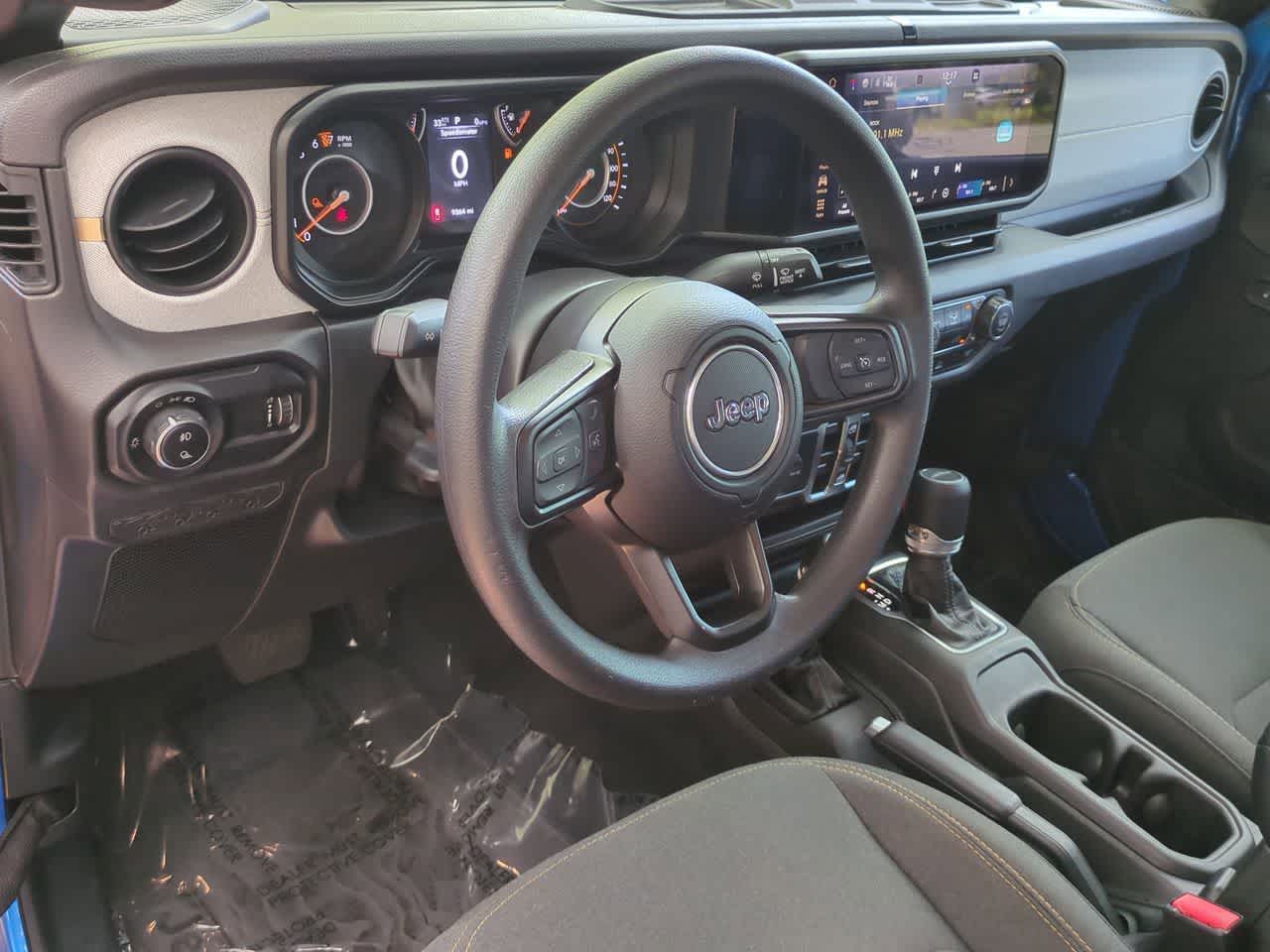Used 2025 Jeep Gladiator - photo 9