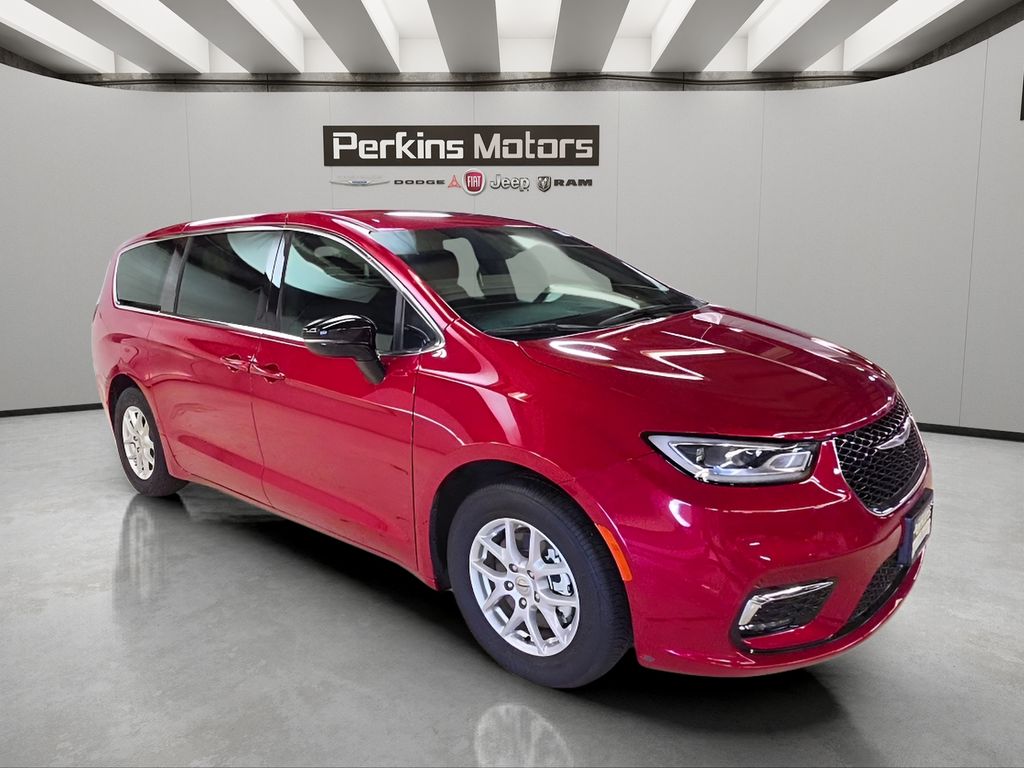 Used 2025 Chrysler Pacifica - photo 9