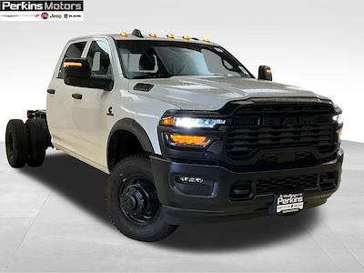 2025 Ram 3500 Crew Cab DRW 4x4 Cab Chassis for sale #595113 - photo 1