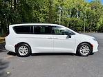 Used 2025 Chrysler Pacifica Select Minivan thumbnail 2