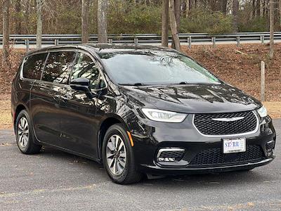 Used 2022 Chrysler Pacifica Hybrid Touring L Minivan for sale #P11972R - photo 1