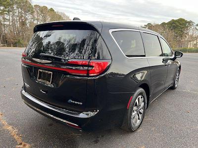 Used 2022 Chrysler Pacifica - photo 1