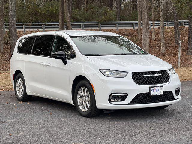 Used 2026 Chrysler Pacifica - photo 1