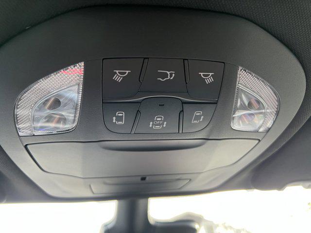 Used 2026 Chrysler Pacifica - photo 16