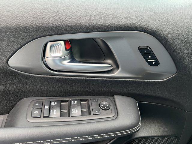 Used 2026 Chrysler Pacifica - photo 17