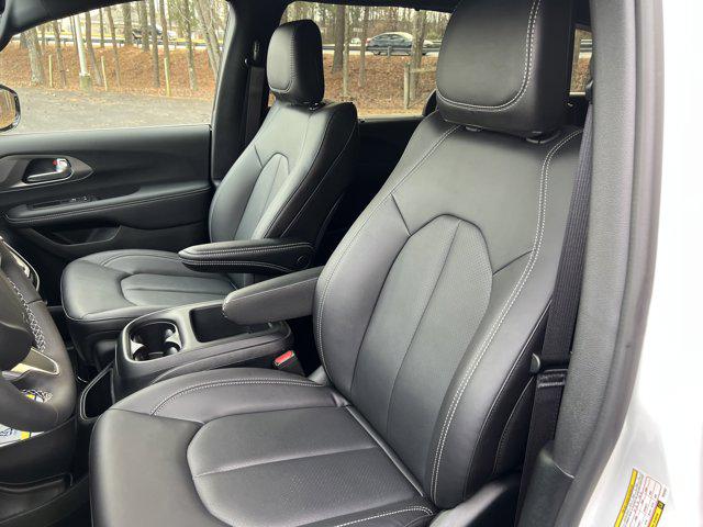 Used 2026 Chrysler Pacifica - photo 18