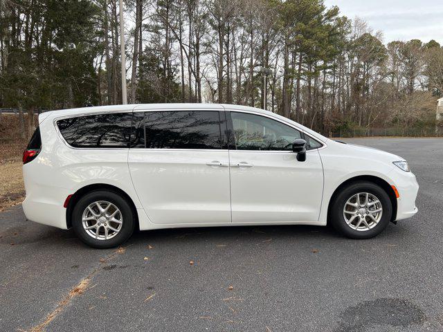 Used 2026 Chrysler Pacifica - photo 6