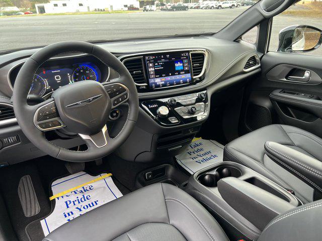 Used 2026 Chrysler Pacifica - photo 22