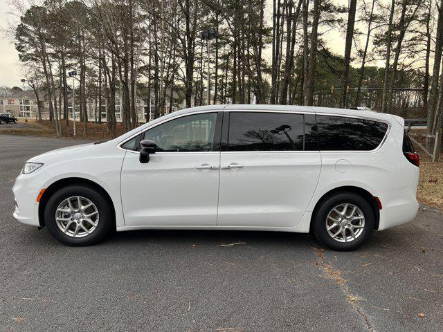 Used 2026 Chrysler Pacifica - photo 8