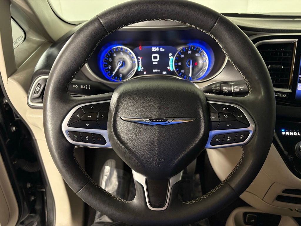 Used 2023 Chrysler Pacifica - photo 21