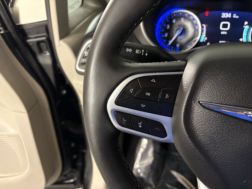 Used 2023 Chrysler Pacifica - photo 22