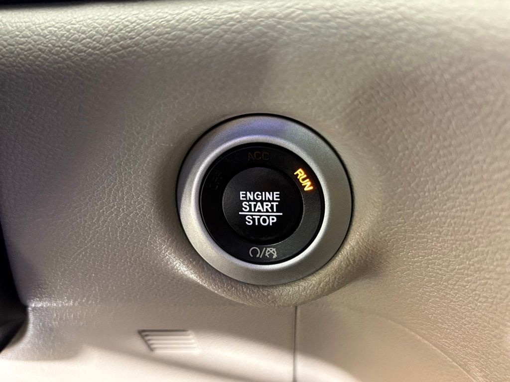 Used 2023 Chrysler Pacifica - photo 25