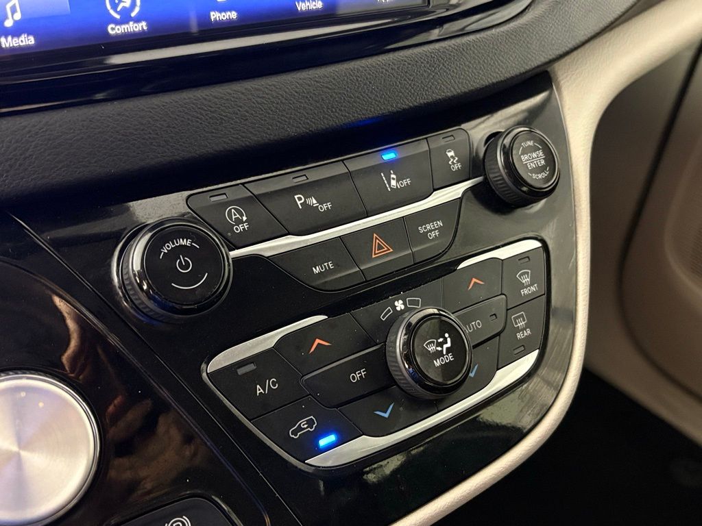 Used 2023 Chrysler Pacifica - photo 32