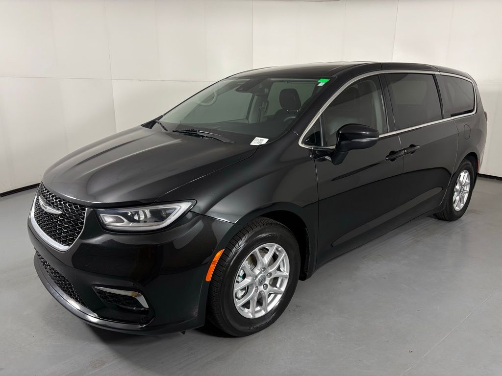 Used 2023 Chrysler Pacifica - photo 7