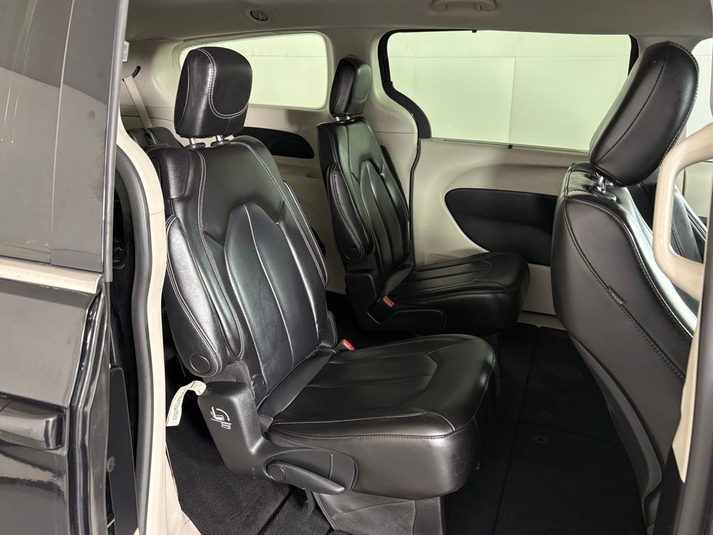 Used 2023 Chrysler Pacifica - photo 43