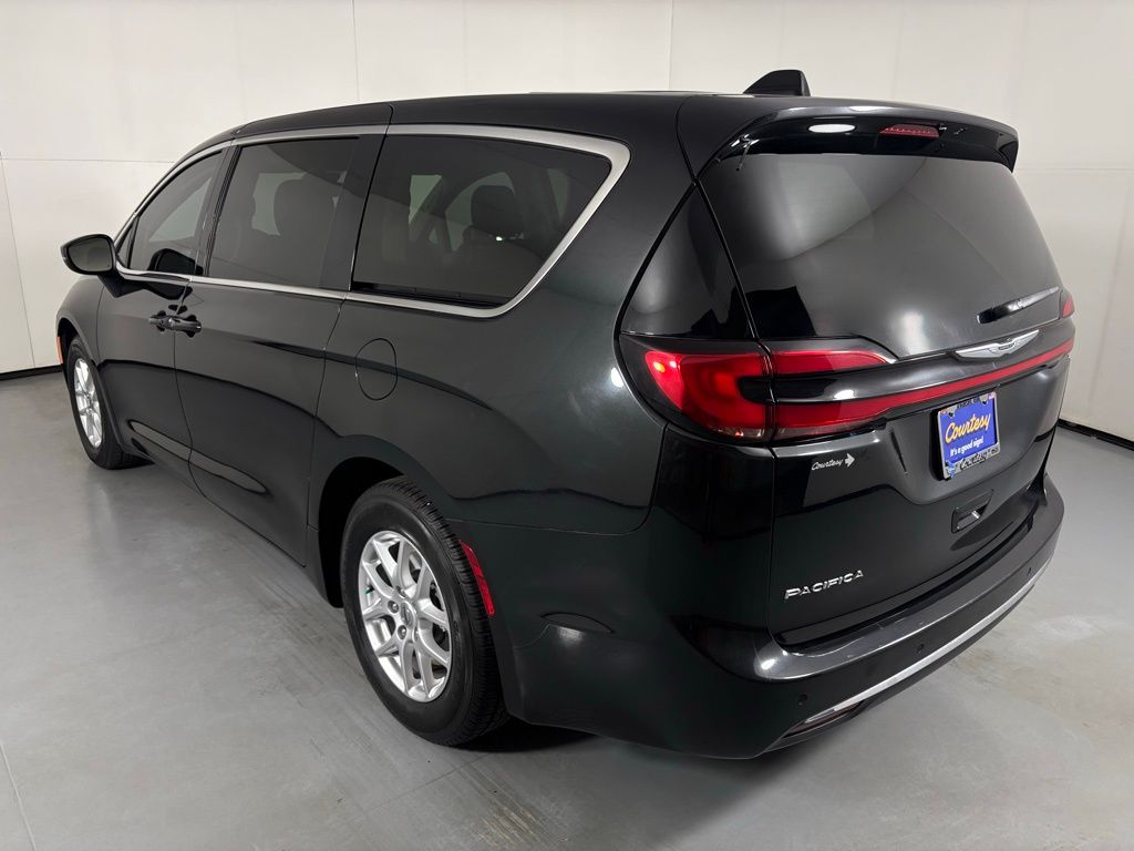 Used 2023 Chrysler Pacifica - photo 9