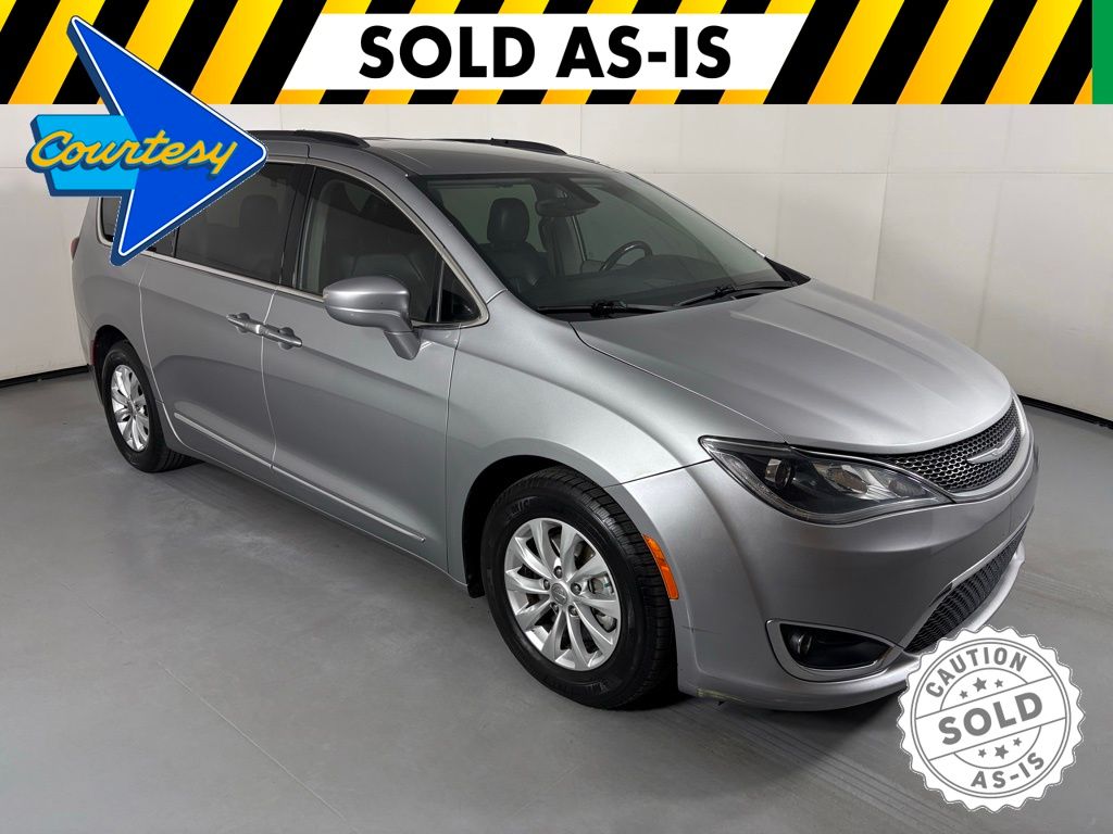 Used 2017 Chrysler Pacifica - photo 2