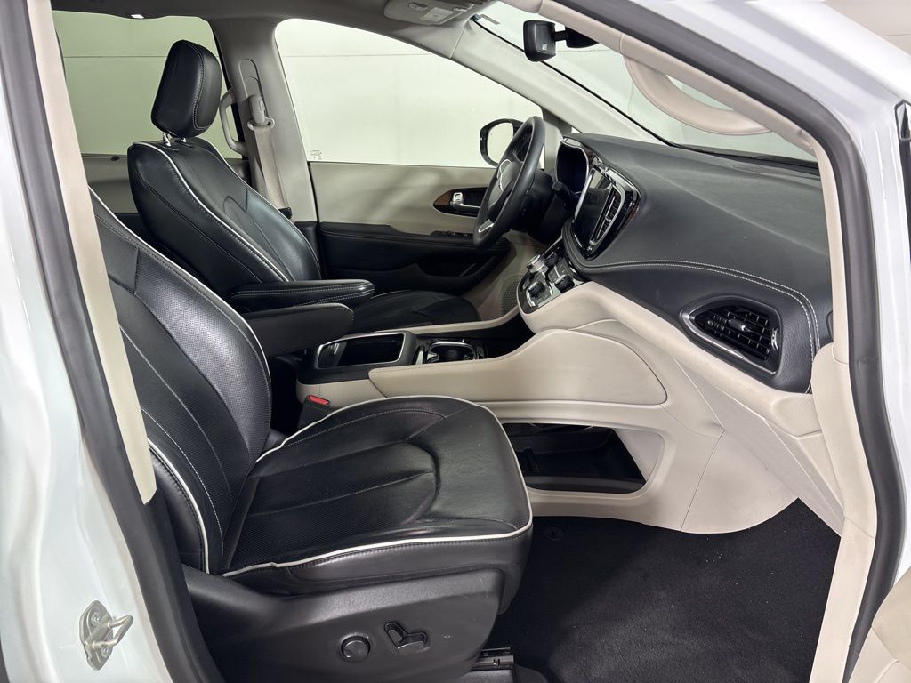 Used 2023 Chrysler Pacifica - photo 15