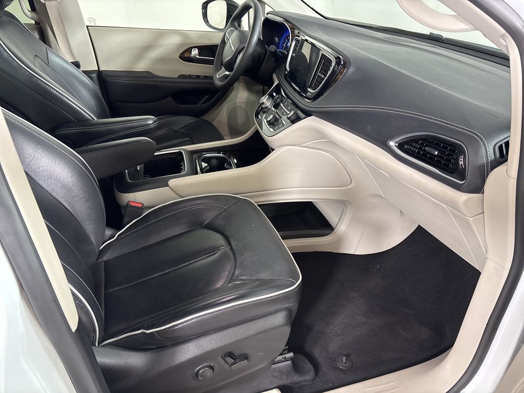 Used 2023 Chrysler Pacifica - photo 16