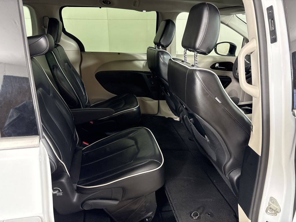 Used 2023 Chrysler Pacifica - photo 17