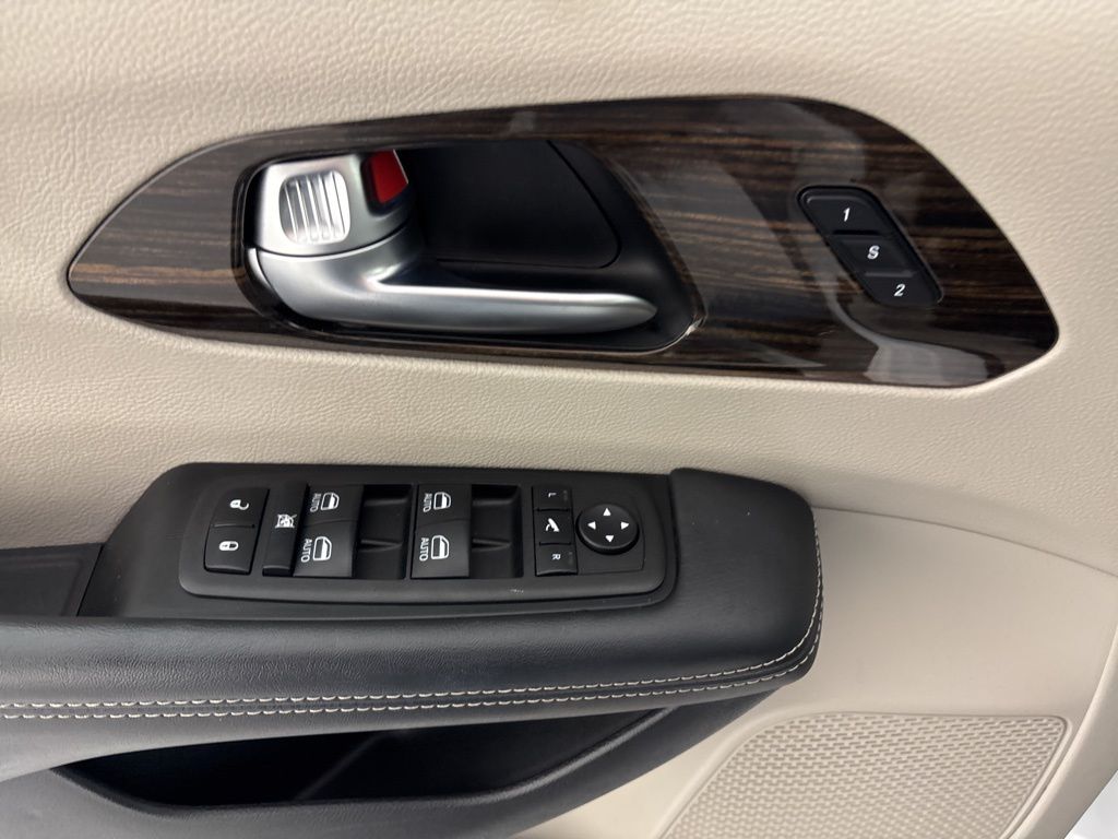 Used 2023 Chrysler Pacifica - photo 23