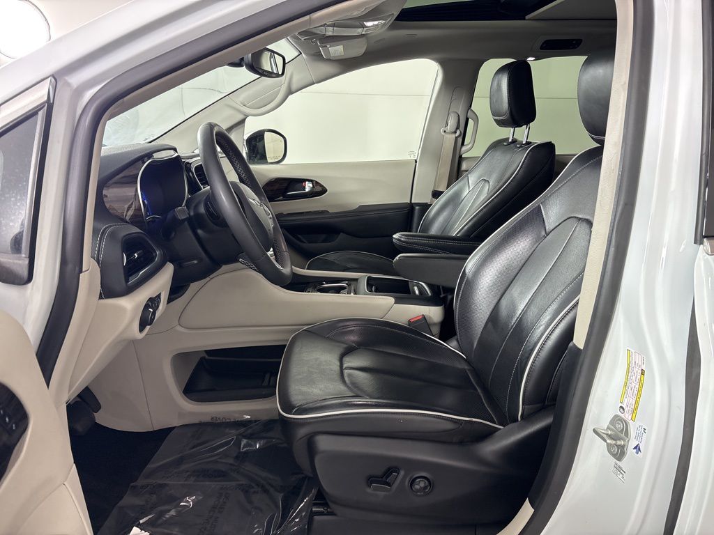 Used 2023 Chrysler Pacifica - photo 24