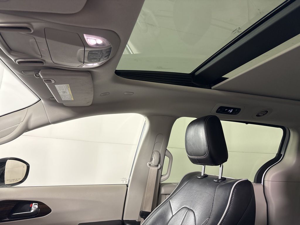 Used 2023 Chrysler Pacifica - photo 27