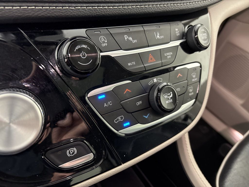 Used 2023 Chrysler Pacifica - photo 37