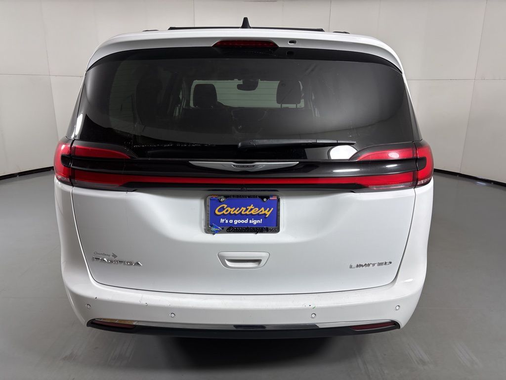 Used 2023 Chrysler Pacifica - photo 9