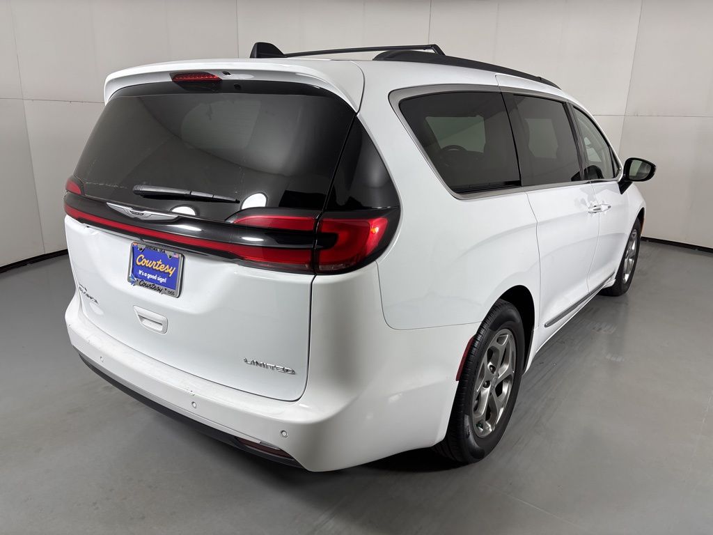 Used 2023 Chrysler Pacifica - photo 10