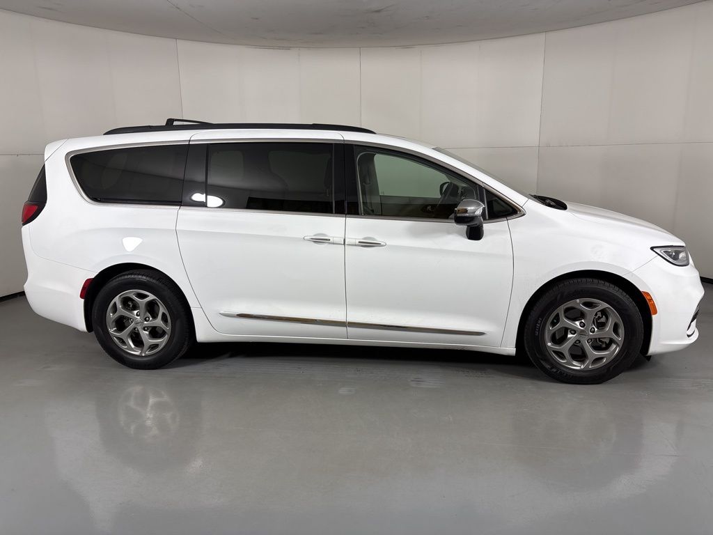 Used 2023 Chrysler Pacifica - photo 11