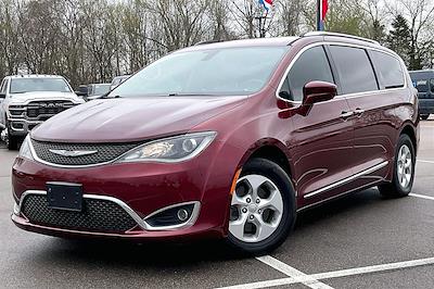 Used 2017 Chrysler Pacifica - photo 1